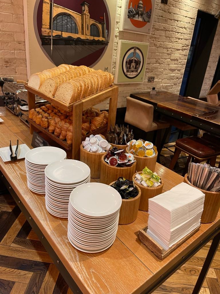 Toast, croissants, pain au chocolat, jams and spreads