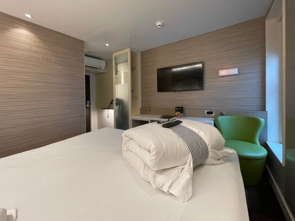 King size bed and view of room