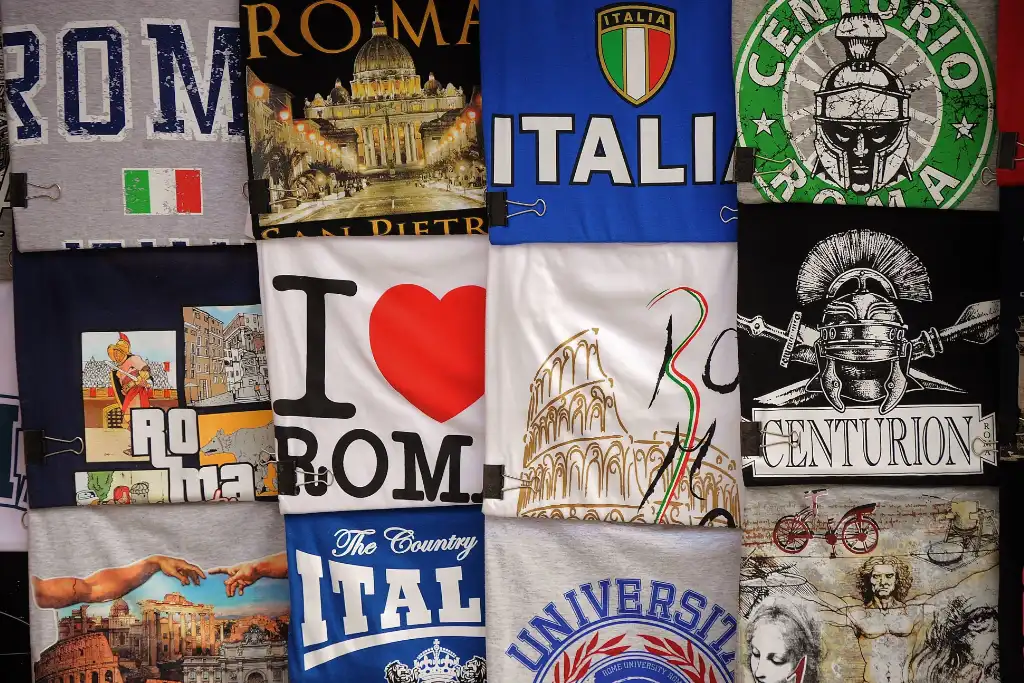 Italy and Rome souvenir t-shirts. Photo © Clickerhappy / Pexels
