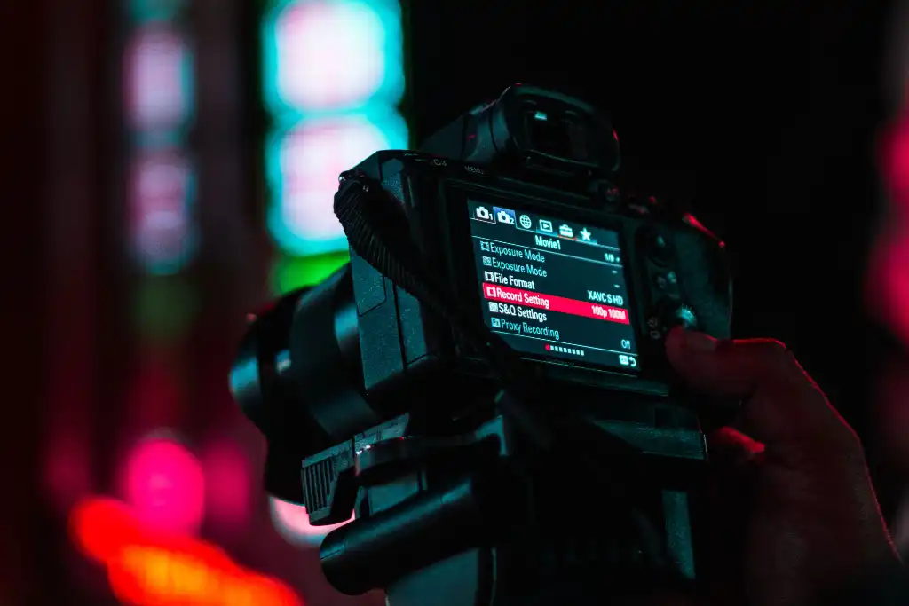 Shooting movie at night. © Prateek Katyal / Pexels